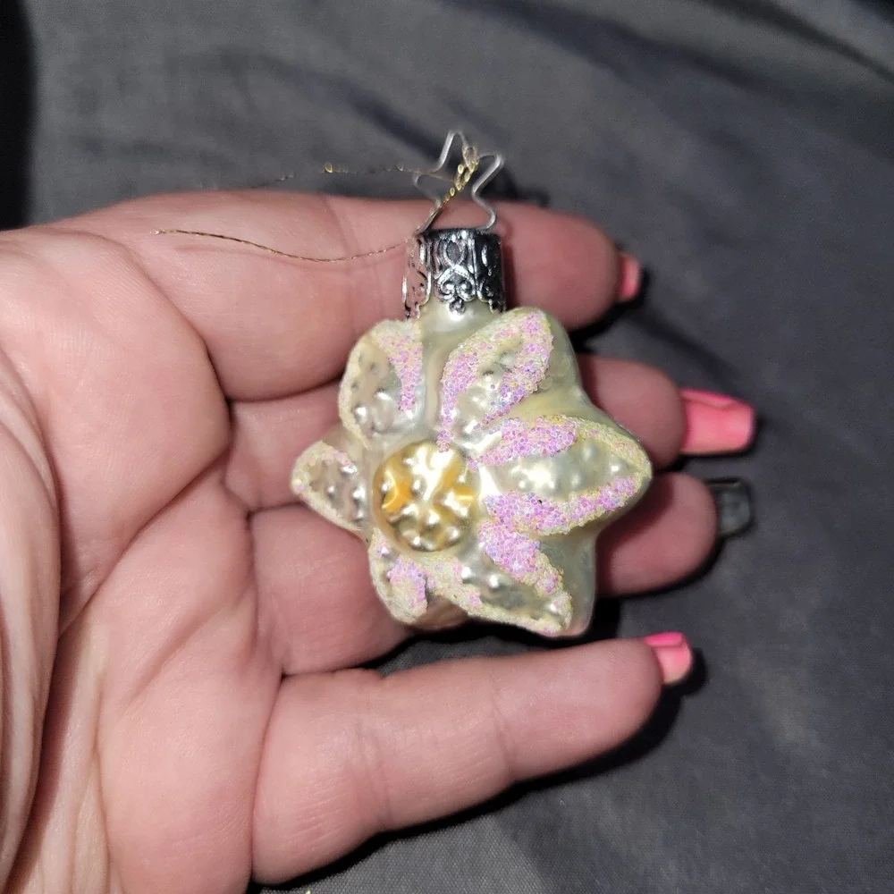 Vintage WEST GERMANY Hand Blown GLASS CHRISTMAS TREE ORNAMENT Daisy Flower